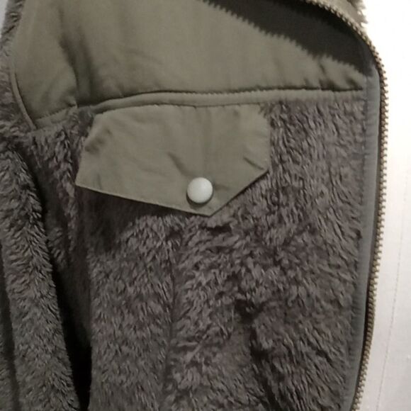33 Degrees Olive Green Sherpa. Front zip w side & breast pockets size Large - Picture 2 of 3